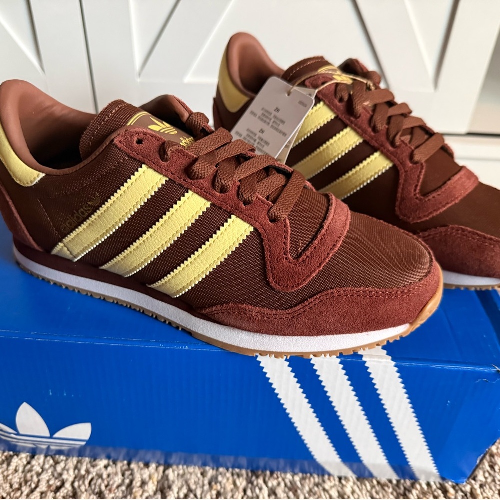 adidas Men’s Brown Sneakers with Yellow Stripes